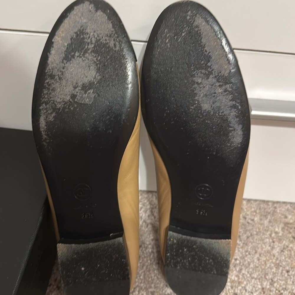 Chanel leather ballet flat cap toe hard to find - worn once, great condition! - Picture 3 of 4